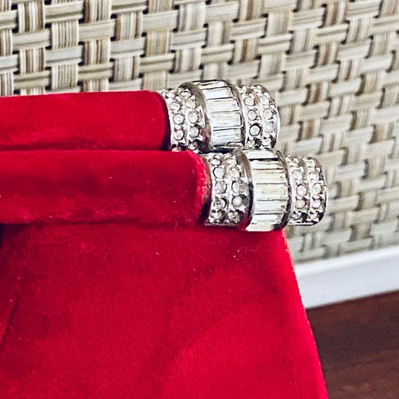 SOLD🌟3xHP🌟VTG 1960s Red Velvet Top Handle Clutch Rhinestone Accents B. Davis - Picture 4 of 15